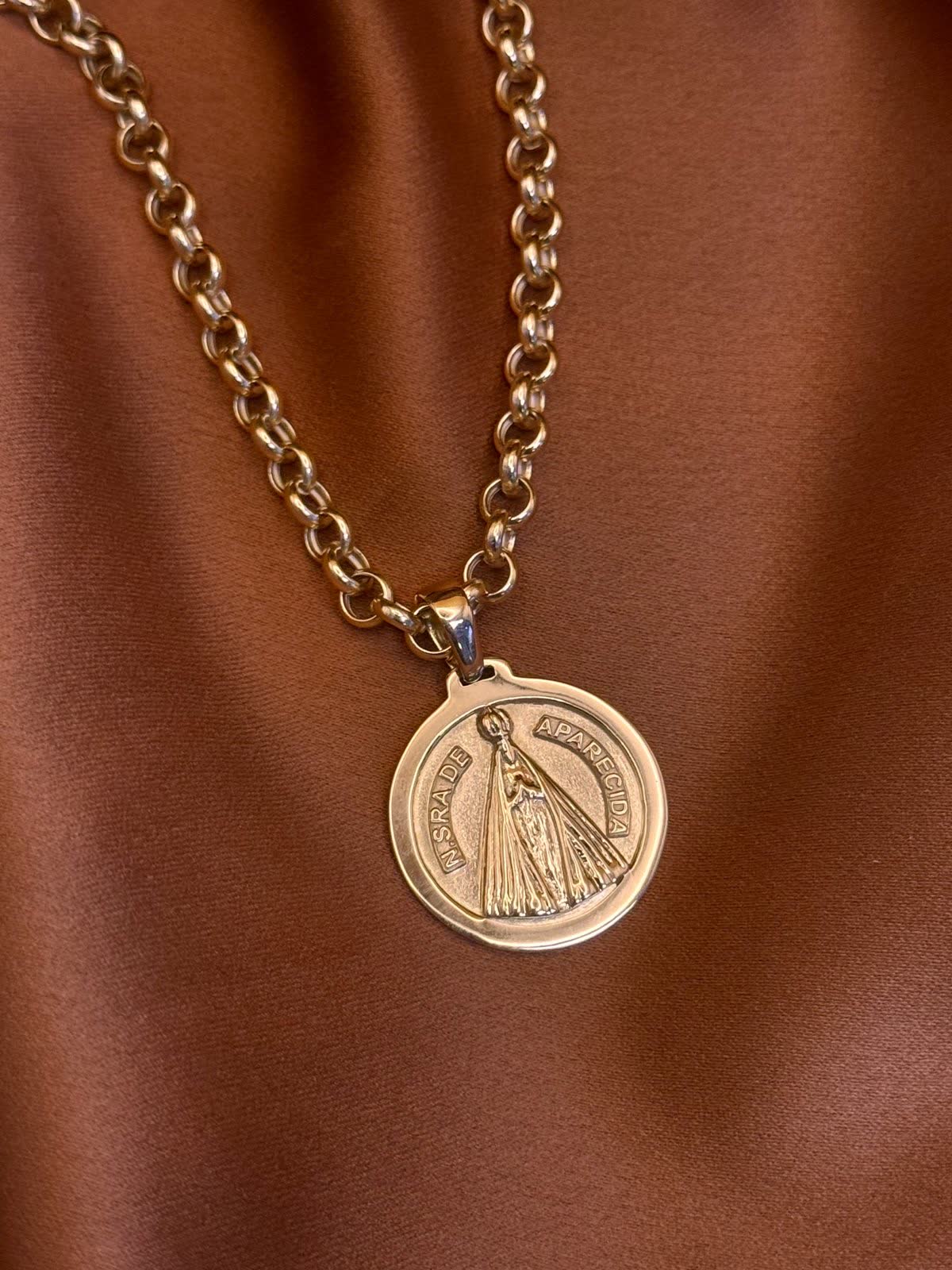 Corrente portuguesa com medalha de Nossa Senhora